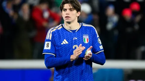 穆西亚拉绝杀锁定胜局，拜仁2-1逆袭科隆，多特夺冠梦难圆